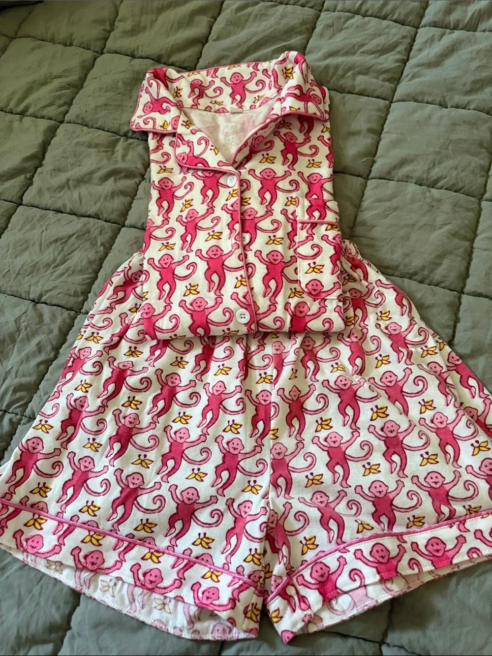 Roller Rabbit Pink Monkey Short Pajama Set smoke/pet free home- no stains, rips,